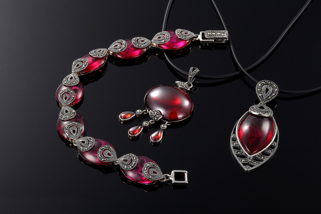 上海设计公司关于珠宝、奢侈品折页设计收费及合作流程介绍