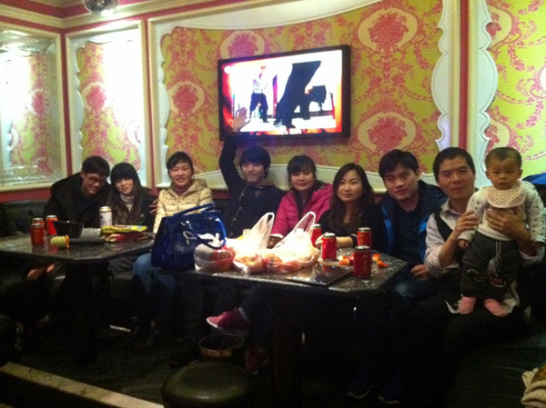 快乐且难忘的年会故事汇——2015年度光启城4楼上海设计网团队聚餐K歌留影