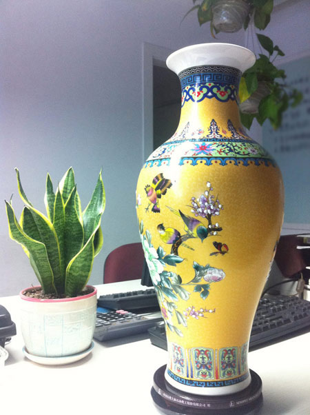 中外友人互赠礼品-中国文化陶瓷艺术高端花瓶设计与制作，高档体面锦盒外包装量身定制