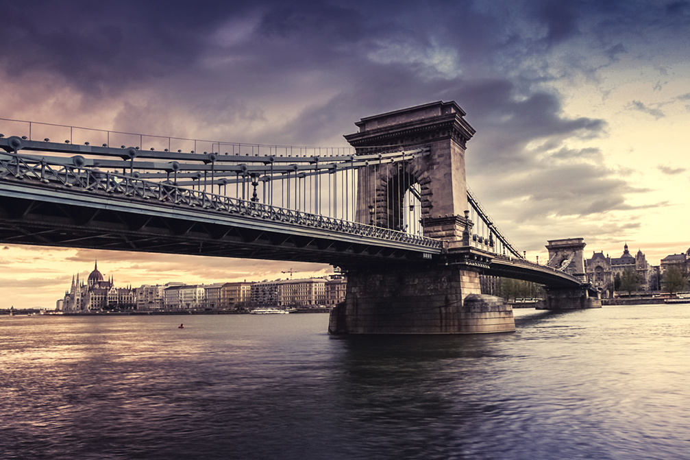 布达佩斯最古老的大桥—链子桥建筑物数码摄影