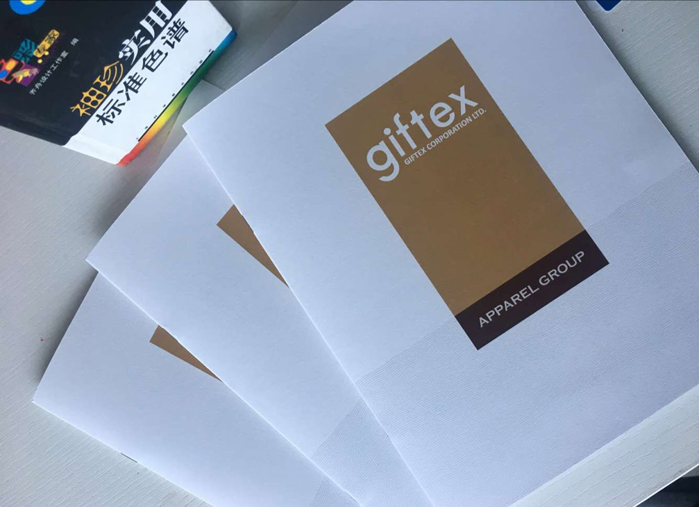 宜台国际服装贸易-45载品质检验，值得托付；企业形象宣传册设计印刷定制成品